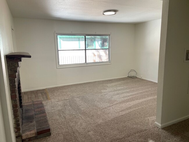 Photo - 1049 Unidad #2