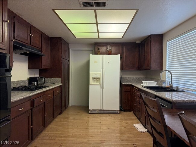 Photo - 4421 Fernbrook Rd