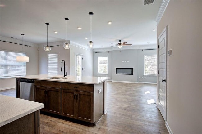 Photo - 401 Perth Dr