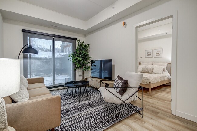 Photo - 90 Carling St