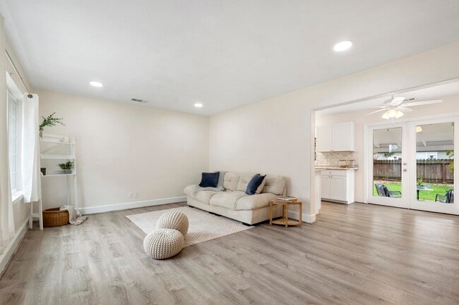 Photo - 2561 Pacific St