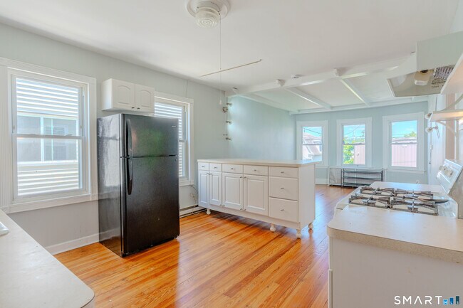 Photo - 53-55-55 Davis Ave Unit B
