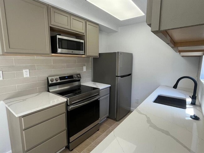 Building Photo - 9515 Aberdeen Way