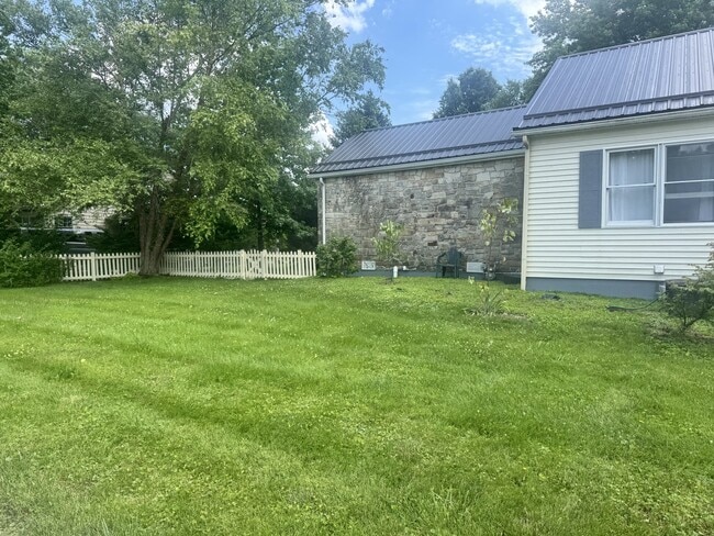 Photo - 122 E Dillon St
