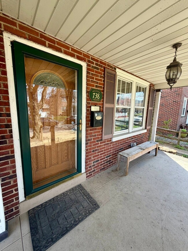 Photo - 738 E Madison St