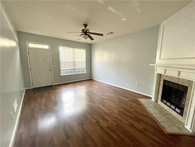 Photo - 400 Grayson Way
