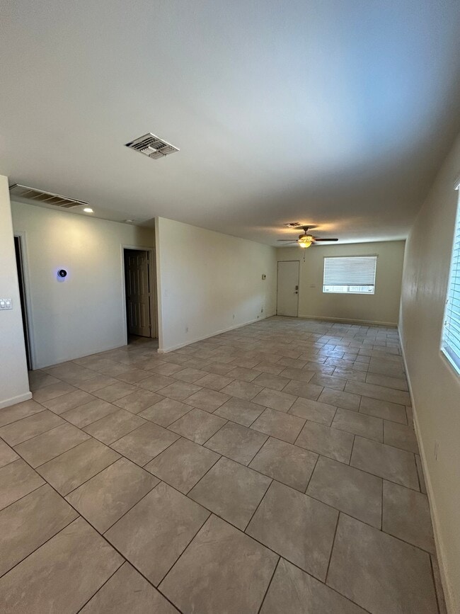 Photo - 2828 E Chipman Rd Unidad 2