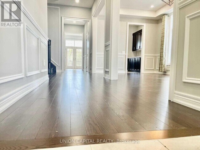 Photo - 707 Clifford Perry Pl