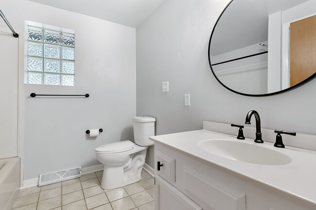 W289N3114 W Lakeside Dr
