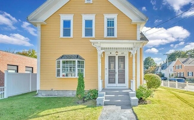 225 Main St Unit 2