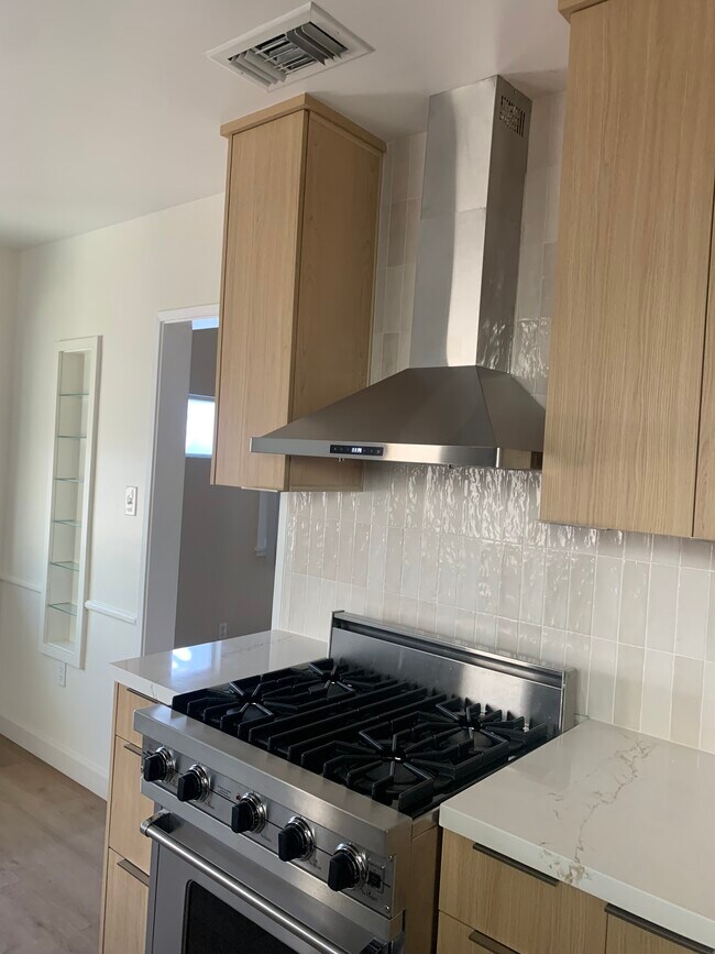 Photo - 11677 1/2 Magnolia Blvd Unit 11677 12