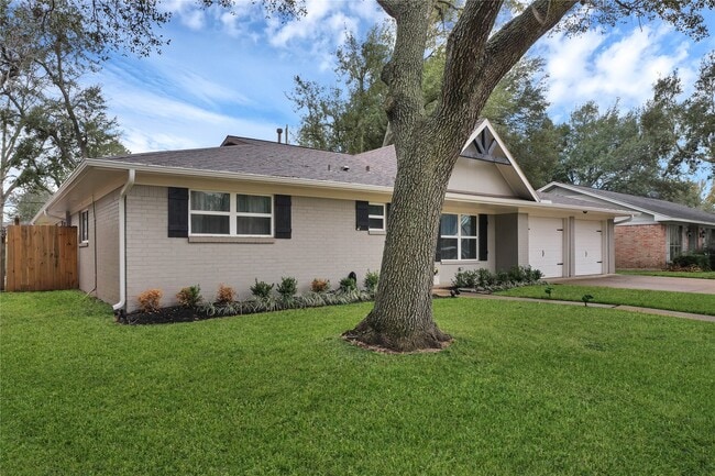 Photo - 143 Bluebonnet St