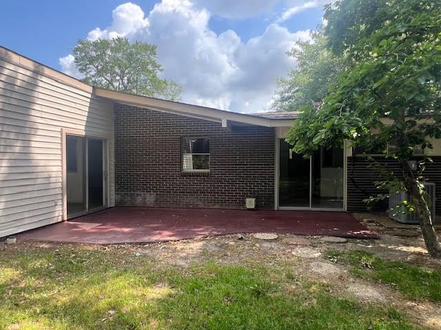 2464 Kensington Dr