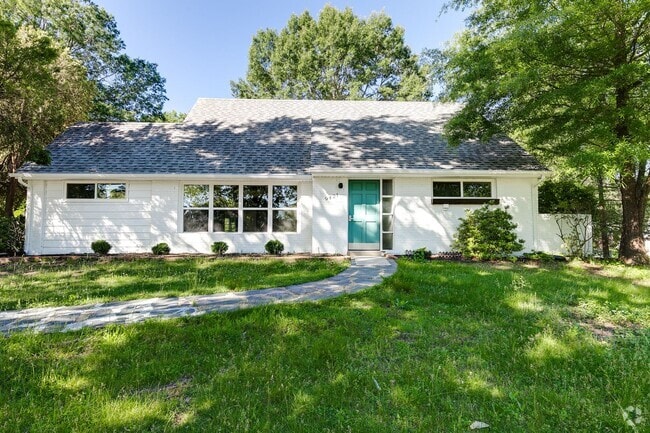 Building Photo - Charming 4-bedroom, 2-bath home available ...