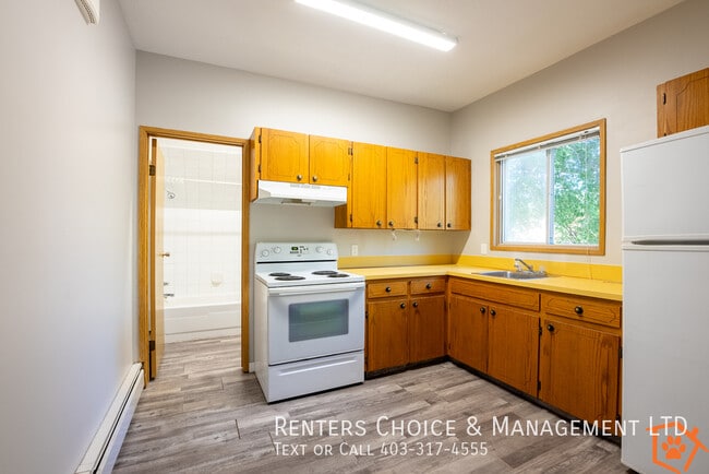 Building Photo - MAIN FLOOR UNIT With Assigned Parking and Onsite Laundry