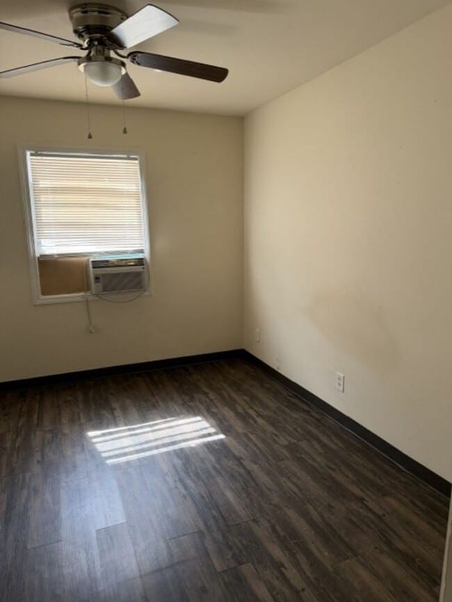 220 W 11th St