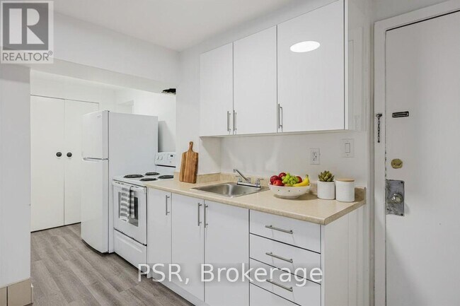 Photo - 2208 Dufferin St Unit 102