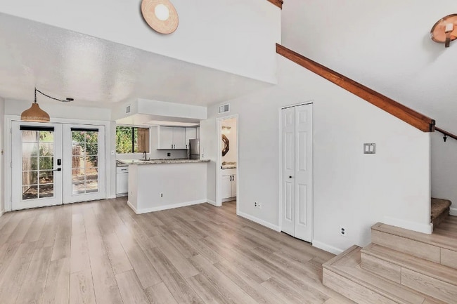 Photo - 1025 E Highland Ave