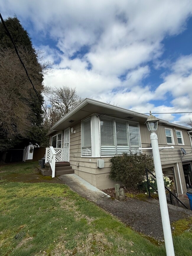 Building Photo - 701 NE 22nd Ave Unit 701