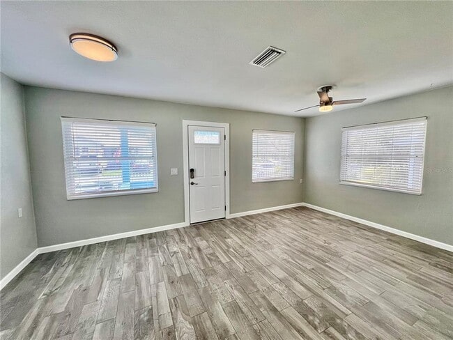 Photo - 107 W Minnehaha St