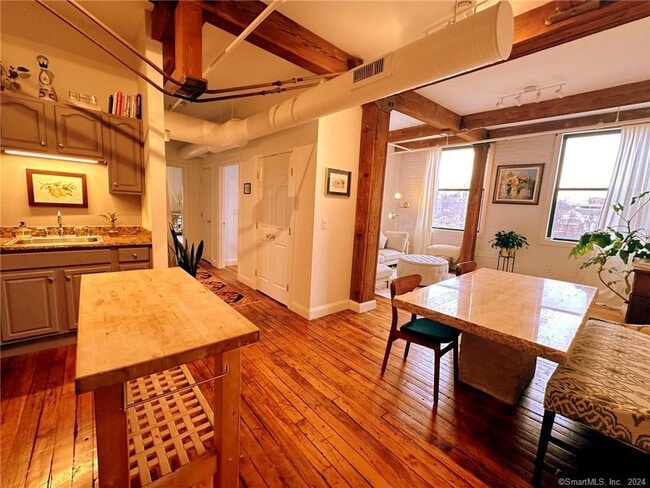 Photo - 145 Canal St E Unit 317