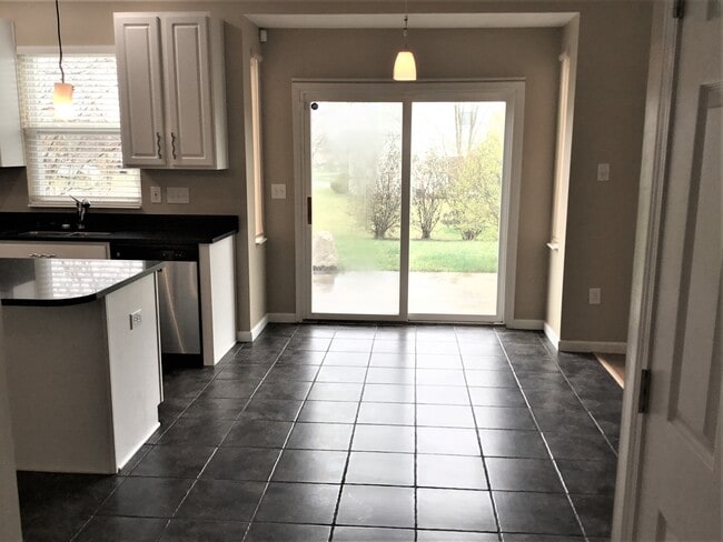 Photo - 447 Hartford Ct