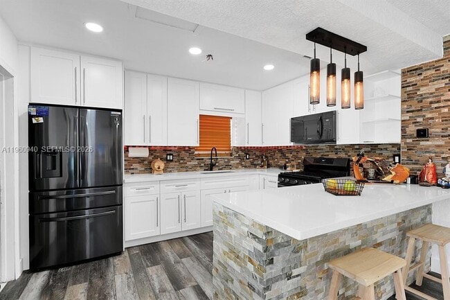 Photo - 7831 Hope St