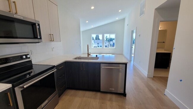 Building Photo - 4522 NE 59th Ave