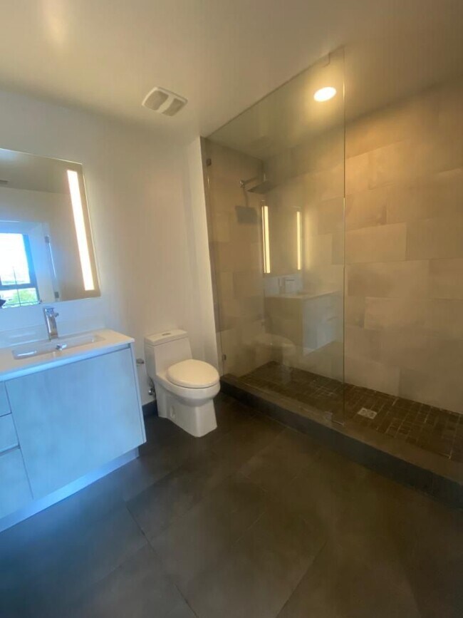 Photo - 558 NW 30th St Unidad A7