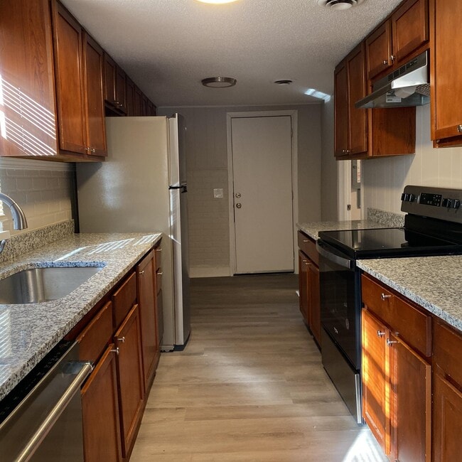 Photo - 332 N Cedar Ave