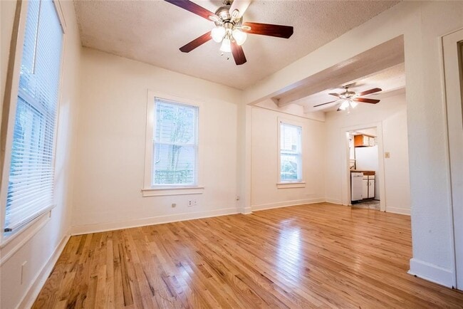 Photo - 4507 Avenue F