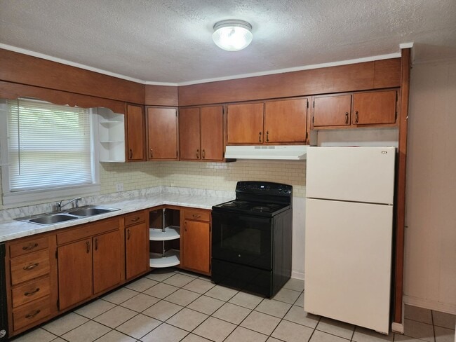 302 Potter Dr