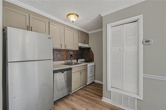 Photo - 2805 Northeast Expy