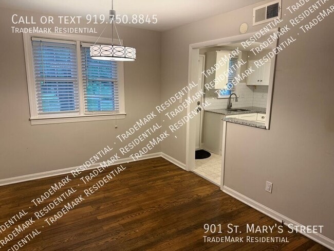 Photo - 901 St Marys St