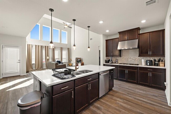 Photo - 604 Spindrift Ln