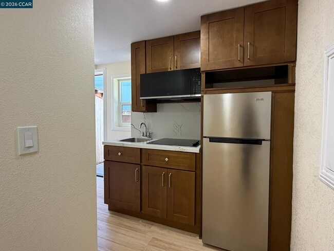 Building Photo - 1417 Arlington Blvd Unit ADU