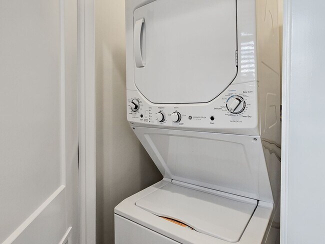 Photo - 4949 N Oakley Ave Unit 3