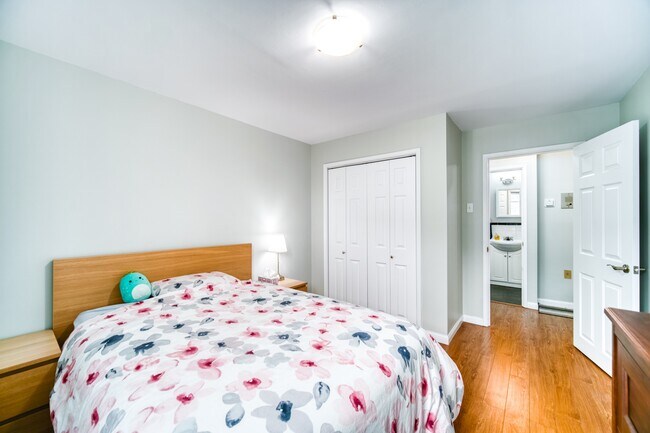 Photo - 5222-5222 Green St Unit 25