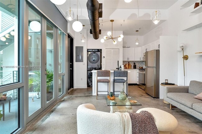 Building Photo - 3062 Bird Ave Unit C2