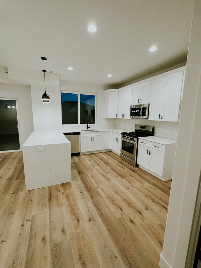 Photo - 489 W 1760 N