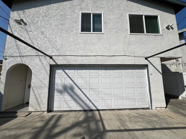Building Photo - 5316 Inglewood Blvd Rental