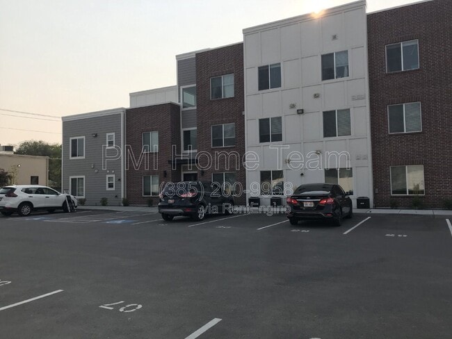 Building Photo - 2874 Kiesel Ave Unit 304