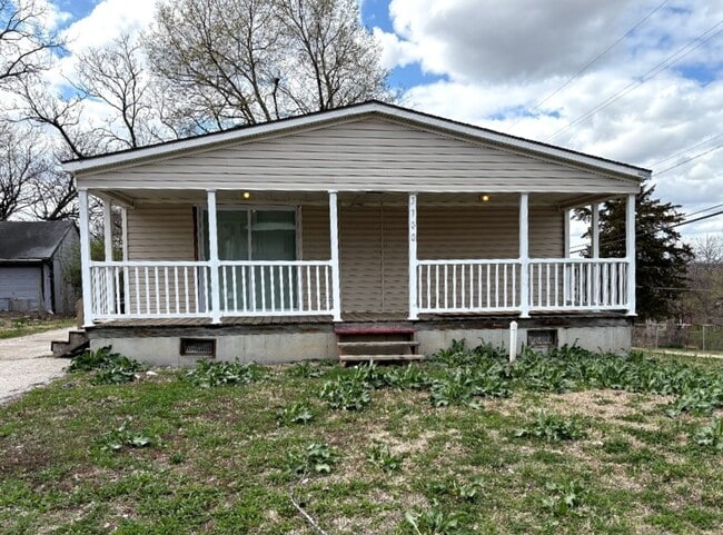 Building Photo - Lovely corner house