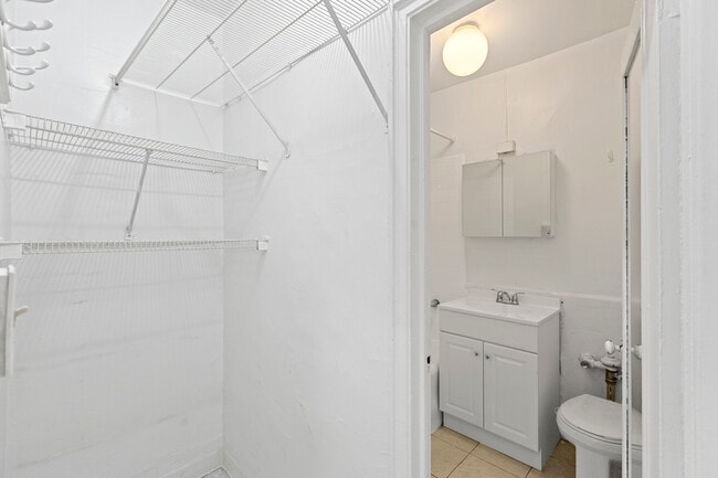 Photo - 428 W Wellington Ave Unit #204