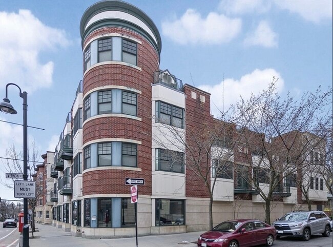 Building Photo - 10 Vernon St Unit 305