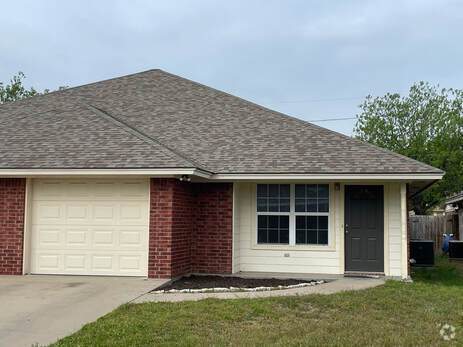 Building Photo - Lovely duplex in a great neighborhood Rental