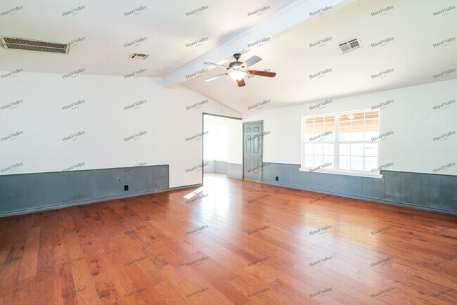 1300 Kelly Park Rd