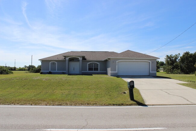 Building Photo - Quiet and Spacious Single Family Home in NW Cape Coral
