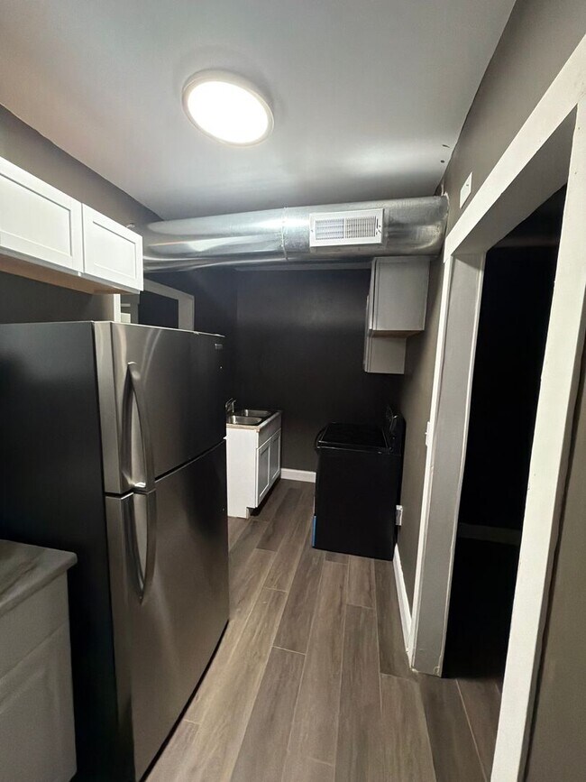 2327 N Main St Unidad 2327 -  Unit 2