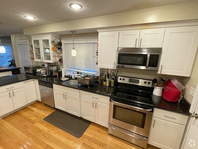 Building Photo - 45 Catherine St Unit 2 Rental